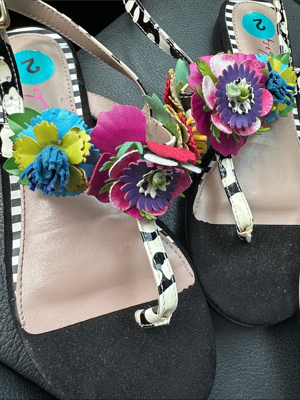 Betsey Johnson Girl’s Floral Embellished Sandal - Colorful Flower -Size 2 - Picture 6 of 9
